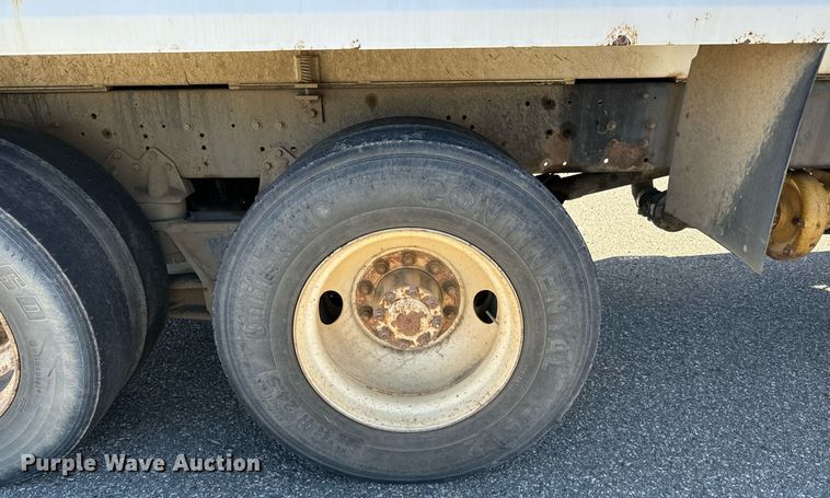 image for item LW9789 1988 Oshkosh P-2526-1 water truck