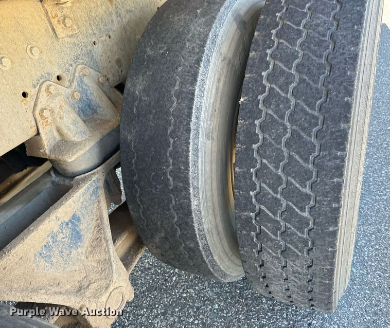 image for item LW9789 1988 Oshkosh P-2526-1 water truck