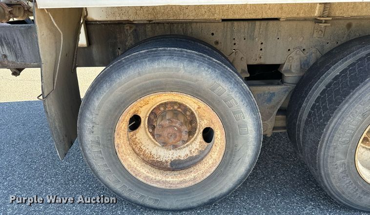 image for item LW9789 1988 Oshkosh P-2526-1 water truck