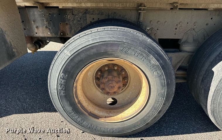 image for item LW9789 1988 Oshkosh P-2526-1 water truck