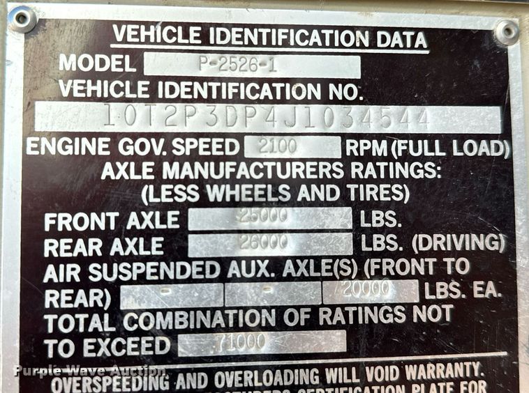 image for item LW9789 1988 Oshkosh P-2526-1 water truck