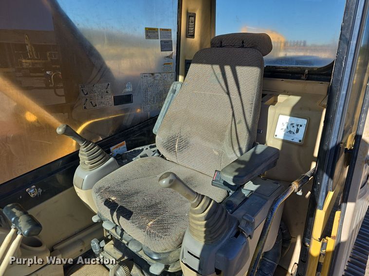 image for item LW9790 1996 Caterpillar 325B L excavator