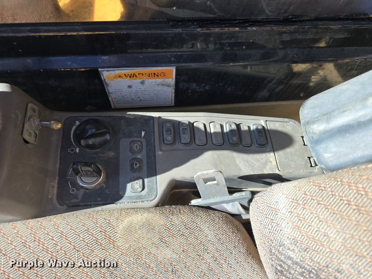 image for item LW9790 1996 Caterpillar 325B L excavator