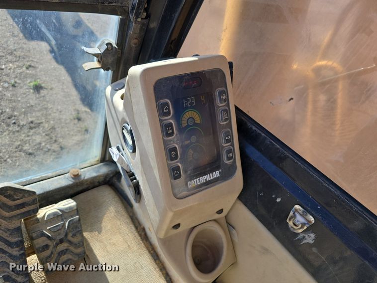 image for item LW9790 1996 Caterpillar 325B L excavator