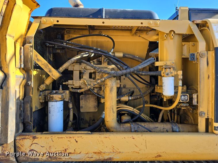 image for item LW9790 1996 Caterpillar 325B L excavator
