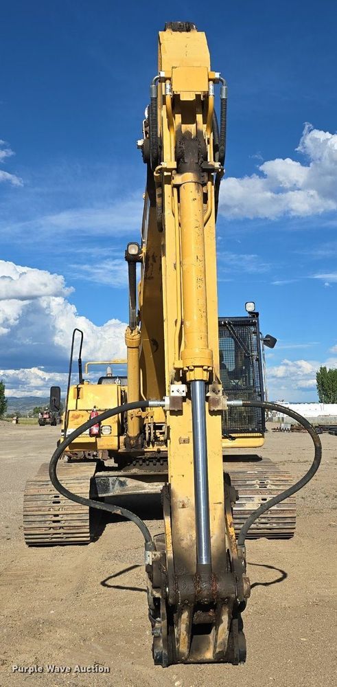 image for item LW9794 1997 Caterpillar  325B L excavator