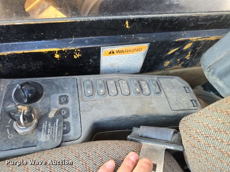 image for item LW9794 1997 Caterpillar  325B L excavator