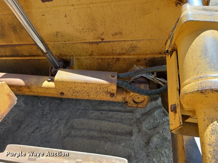 image for item LW9797 1992 Caterpillar  D7H dozer