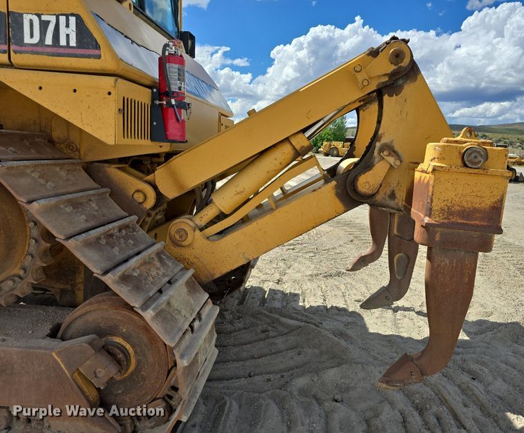 image for item LW9797 1992 Caterpillar  D7H dozer