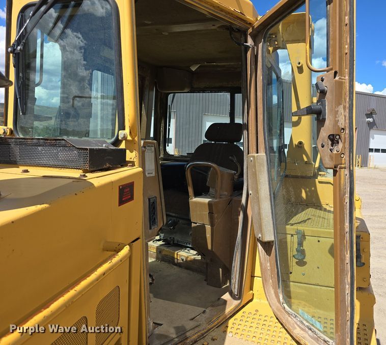 image for item LW9797 1992 Caterpillar  D7H dozer