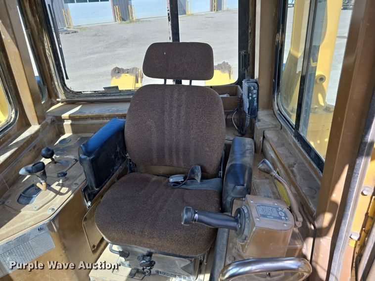 image for item LW9797 1992 Caterpillar  D7H dozer
