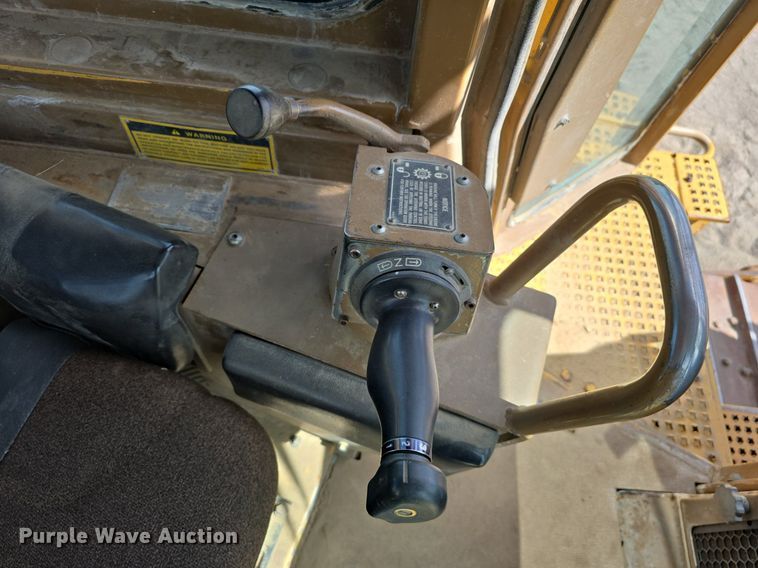 image for item LW9797 1992 Caterpillar  D7H dozer