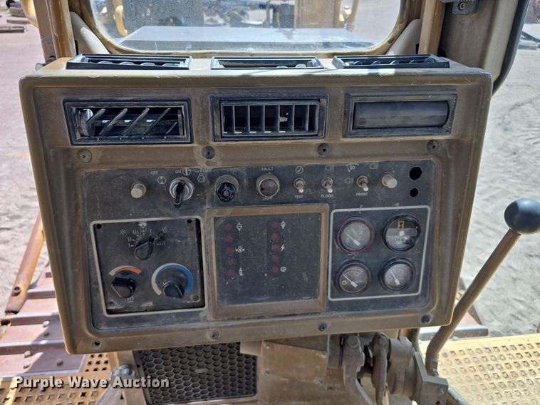 image for item LW9797 1992 Caterpillar  D7H dozer