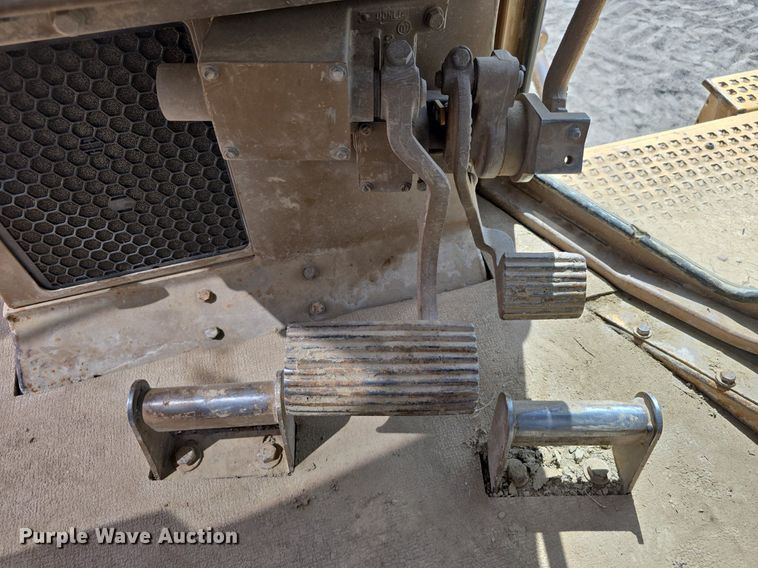 image for item LW9797 1992 Caterpillar  D7H dozer
