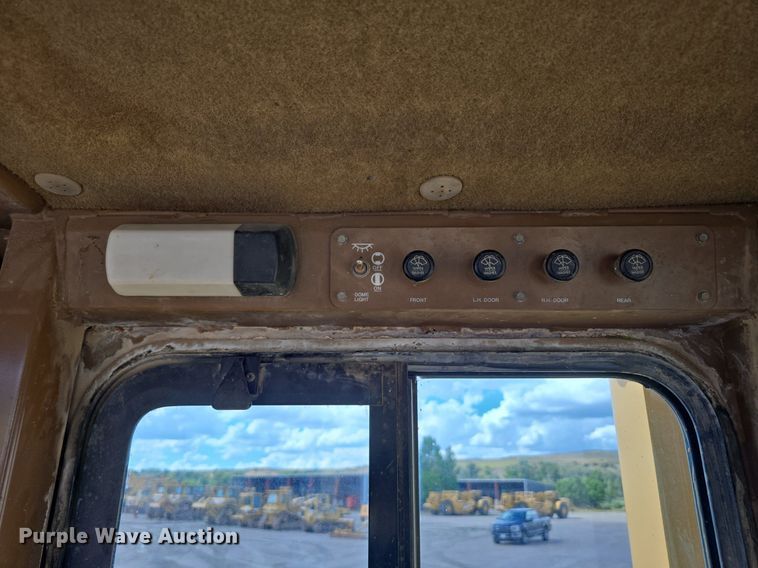 image for item LW9797 1992 Caterpillar  D7H dozer