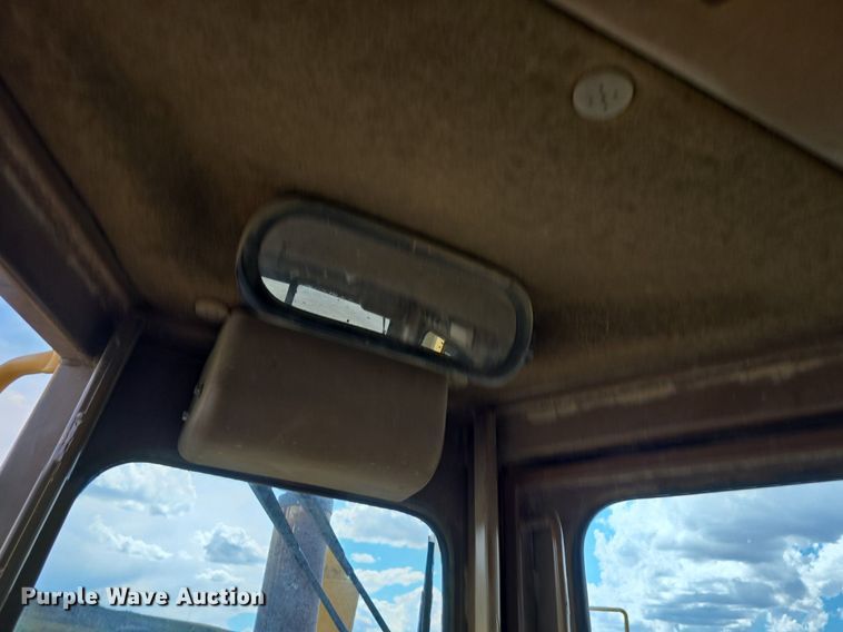 image for item LW9797 1992 Caterpillar  D7H dozer