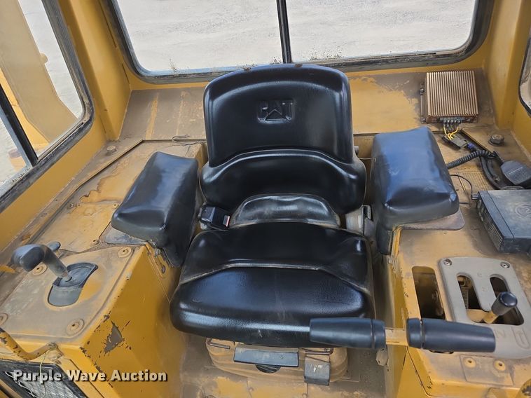 image for item LW9798 1993 Caterpillar  D4H LGP Series III dozer