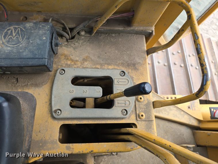 image for item LW9798 1993 Caterpillar  D4H LGP Series III dozer