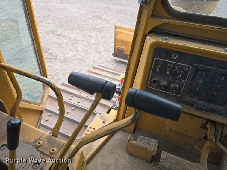 image for item LW9798 1993 Caterpillar  D4H LGP Series III dozer