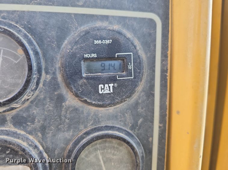 image for item LW9798 1993 Caterpillar  D4H LGP Series III dozer