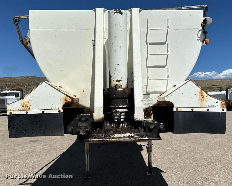 image for item LW9799 2004 Ranch Manufacturing  end dump trailer