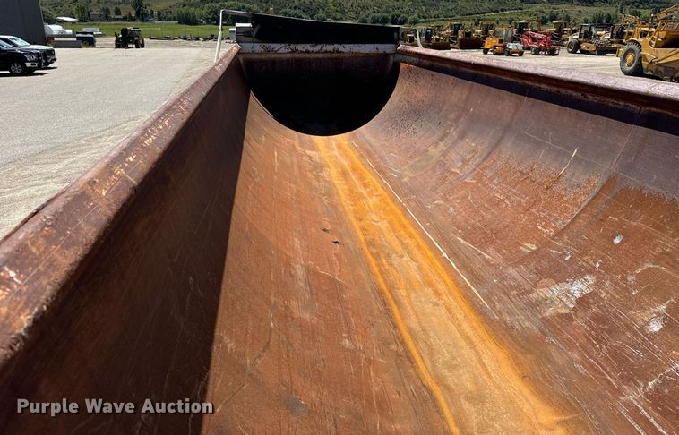 image for item LW9799 2004 Ranch Manufacturing  end dump trailer