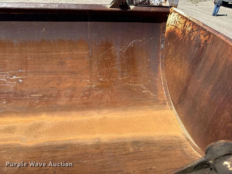 image for item LW9799 2004 Ranch Manufacturing  end dump trailer