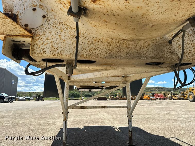 image for item LW9799 2004 Ranch Manufacturing  end dump trailer