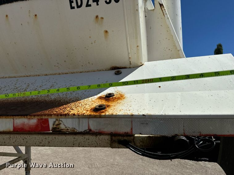 image for item LW9799 2004 Ranch Manufacturing  end dump trailer