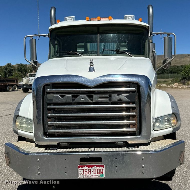 image for item LW9802 2006 Mack CT713 semi truck