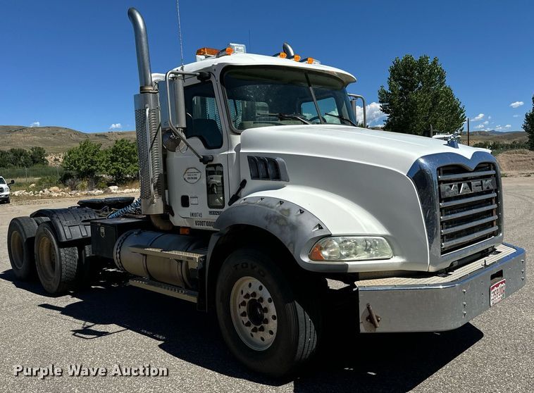 image for item LW9802 2006 Mack CT713 semi truck
