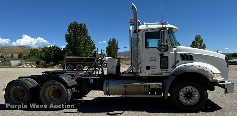 image for item LW9802 2006 Mack CT713 semi truck