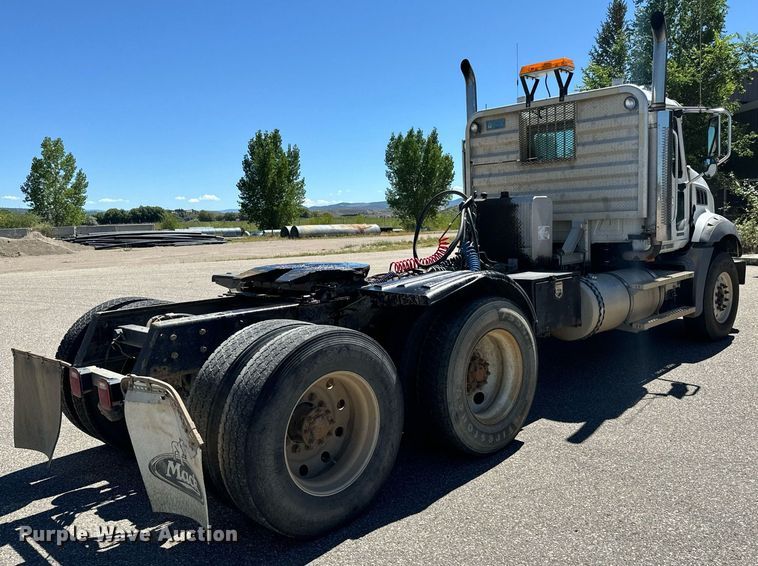 image for item LW9802 2006 Mack CT713 semi truck