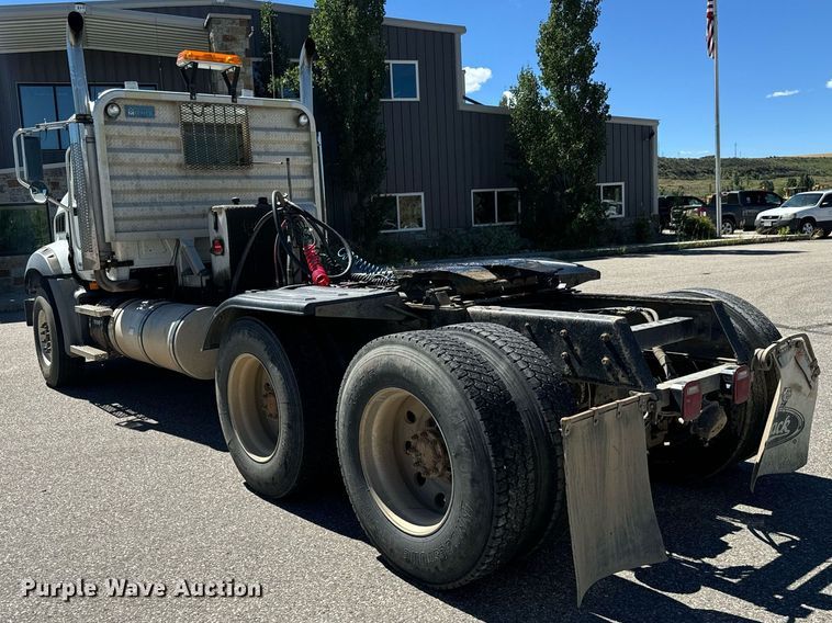 image for item LW9802 2006 Mack CT713 semi truck