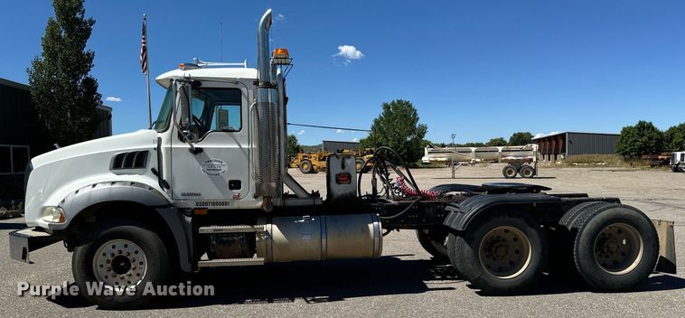 image for item LW9802 2006 Mack CT713 semi truck