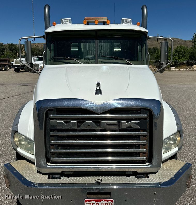 image for item LW9802 2006 Mack CT713 semi truck