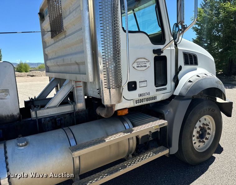 image for item LW9802 2006 Mack CT713 semi truck