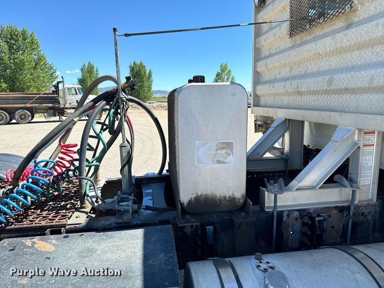 image for item LW9802 2006 Mack CT713 semi truck