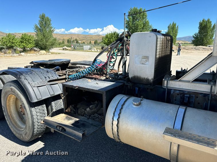 image for item LW9802 2006 Mack CT713 semi truck