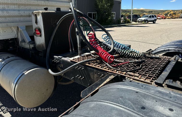 image for item LW9802 2006 Mack CT713 semi truck