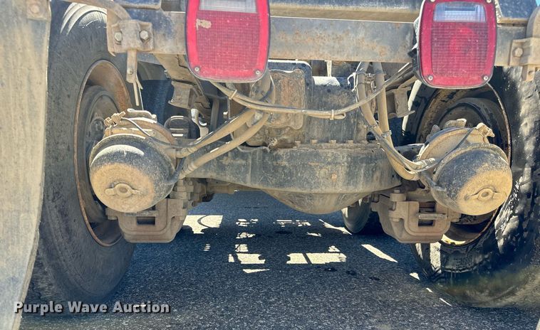 image for item LW9802 2006 Mack CT713 semi truck