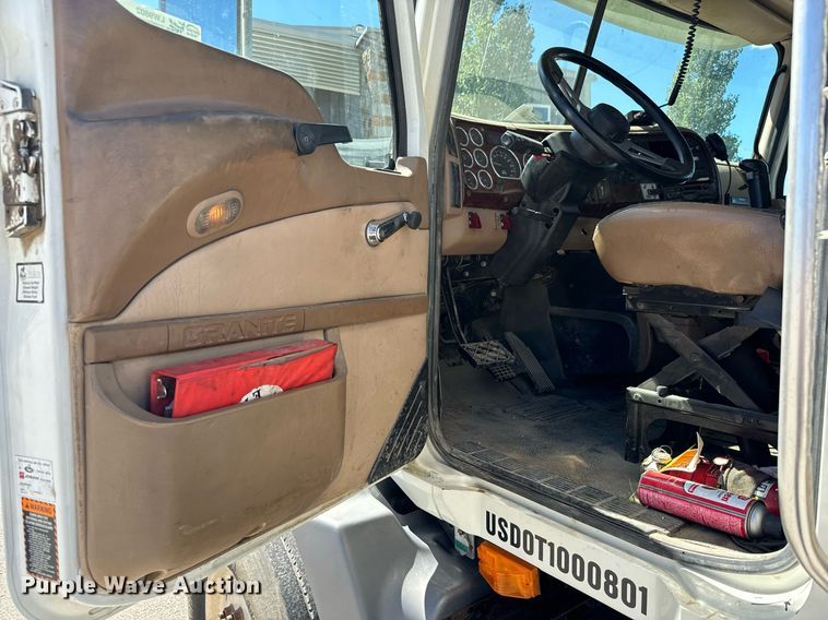 image for item LW9802 2006 Mack CT713 semi truck