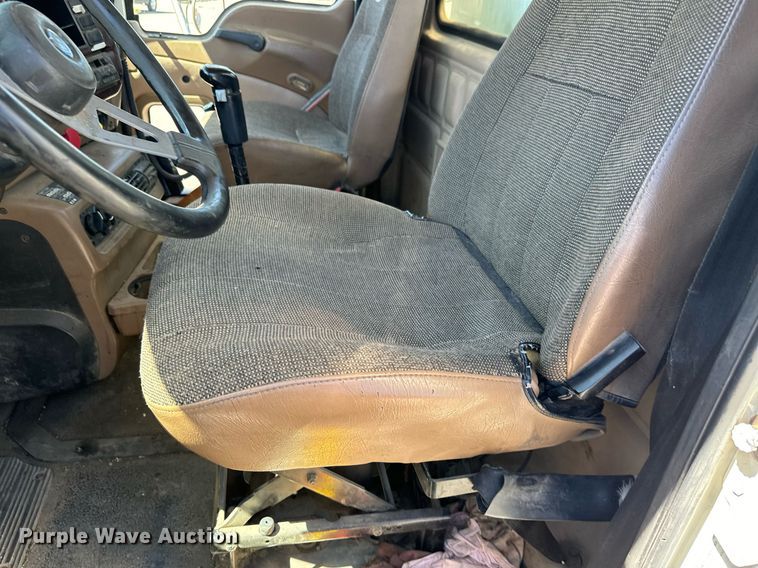 image for item LW9802 2006 Mack CT713 semi truck