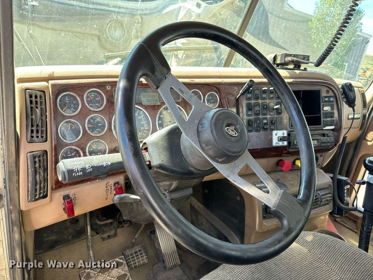 image for item LW9802 2006 Mack CT713 semi truck