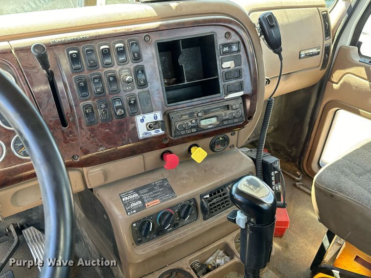 image for item LW9802 2006 Mack CT713 semi truck