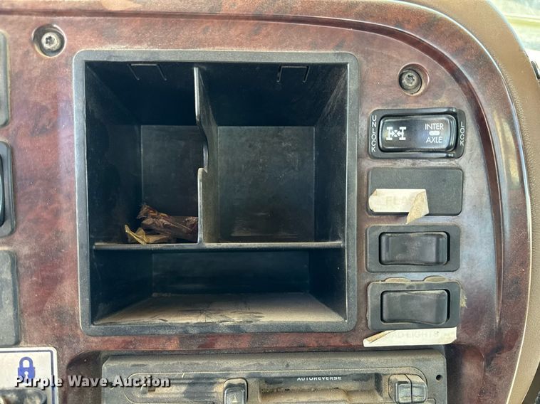 image for item LW9802 2006 Mack CT713 semi truck