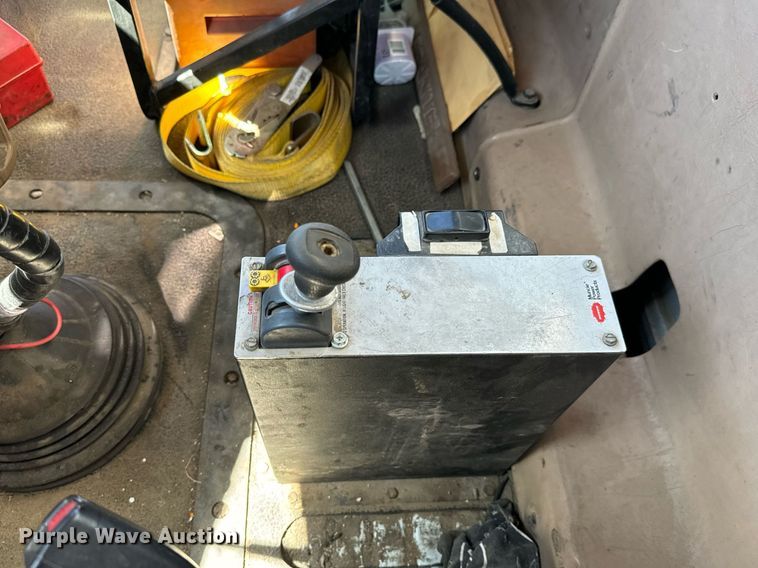 image for item LW9802 2006 Mack CT713 semi truck