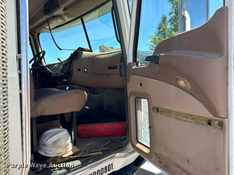 image for item LW9802 2006 Mack CT713 semi truck