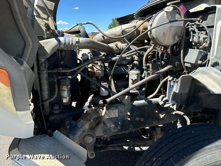 image for item LW9802 2006 Mack CT713 semi truck