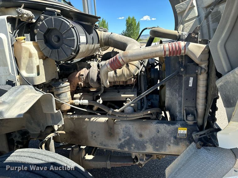 image for item LW9802 2006 Mack CT713 semi truck